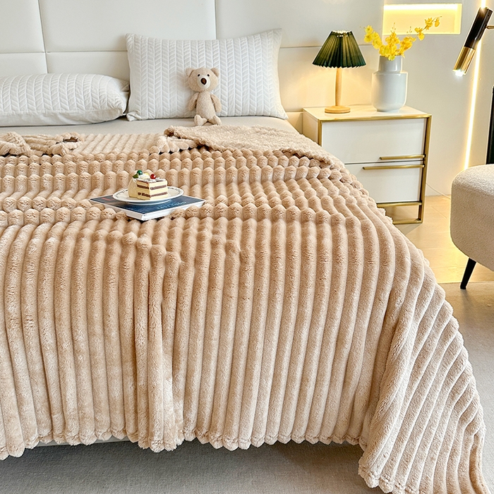 91家纺网 家纺一手货源 找家纺 芸锦豪 2024新款仿兔毛抽条毛毯-卷边款 咖色