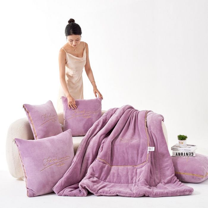 91家纺网 家纺一手货源 找家纺 照世家纺 2024新款牛奶绒轻奢抱枕被 香芋紫