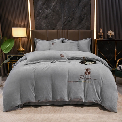 91家纺网 家纺一手货源 找家纺 （总）81号家纺 2024新款直播纯色加厚法莱金貂绒宝宝牛奶绒刺绣四件套