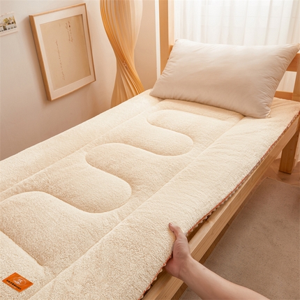 91家纺网 家纺一手货源 找家纺 2024新款加厚保暖北极绒加厚床褥床垫（背面豆豆绒）-学生床 北极绒床褥-米白