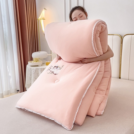 91家纺网 家纺一手货源 找家纺 81号家纺 2024新款针织棉花边烫花被冬被被芯 少女粉