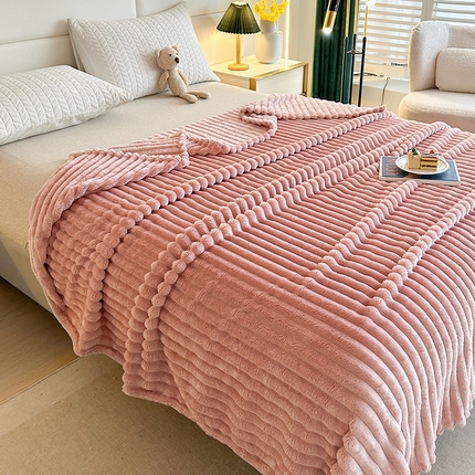 芸锦豪 2024新款仿兔毛抽条毛毯-卷边款 粉色
