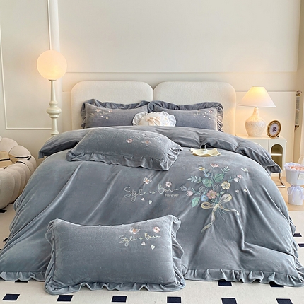 91家纺网 家纺一手货源 找家纺 （总）孟鑫家纺 2025高克重牛奶绒韩版花边绣花四件套浪漫之约系列