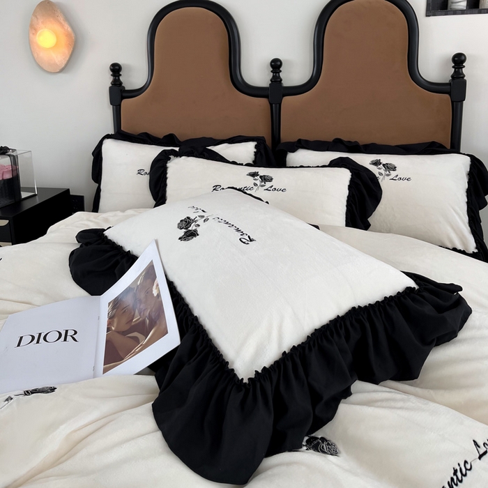 91家纺网 家纺一手货源 找家纺 凯美家居 2024新款法式牛奶绒刺绣四件套-欧雅 欧雅-奶白黑玫瑰