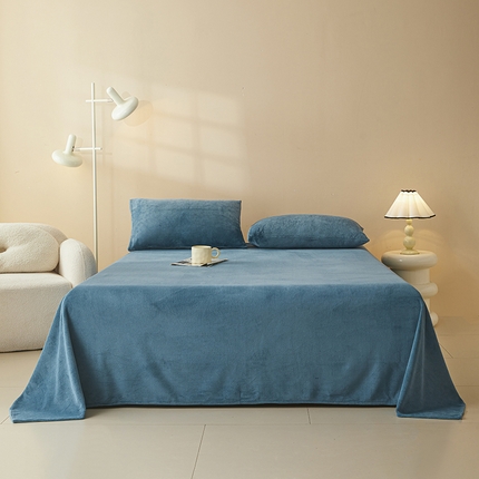 91家纺网 家纺一手货源 找家纺 七仙女家纺 2025新款A类230g高克重牛奶绒单品床单 孔雀蓝