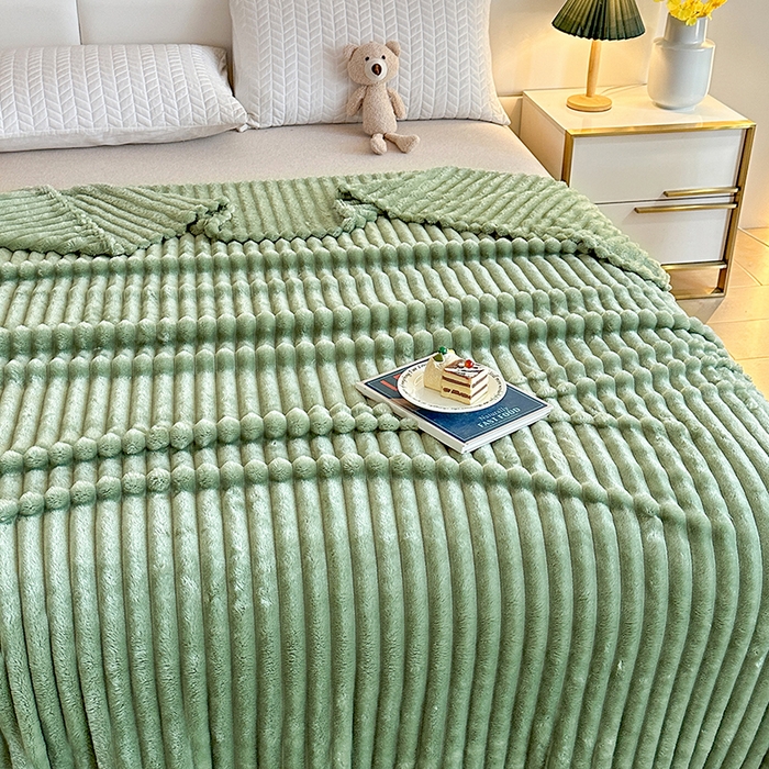 91家纺网 家纺一手货源 找家纺 芸锦豪 2024新款仿兔毛抽条毛毯-卷边款 绿色
