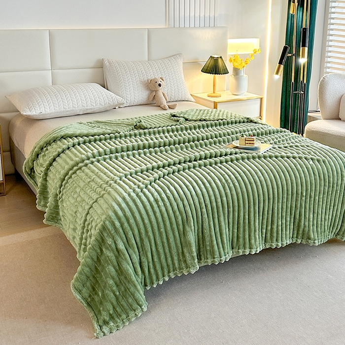 91家纺网 家纺一手货源 找家纺 芸锦豪 2024新款仿兔毛抽条毛毯-卷边款 绿色