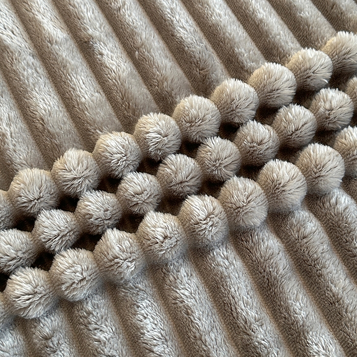 91家纺网 家纺一手货源 找家纺 芸锦豪 2024新款仿兔毛抽条毛毯-卷边款 灰色