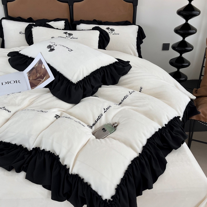 91家纺网 家纺一手货源 找家纺 凯美家居 2024新款法式牛奶绒刺绣四件套-欧雅 欧雅-奶白黑玫瑰