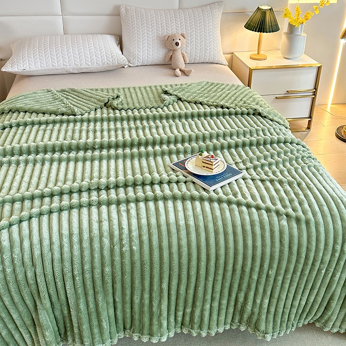 91家纺网 家纺一手货源 找家纺 芸锦豪 2024新款仿兔毛抽条毛毯-卷边款 绿色