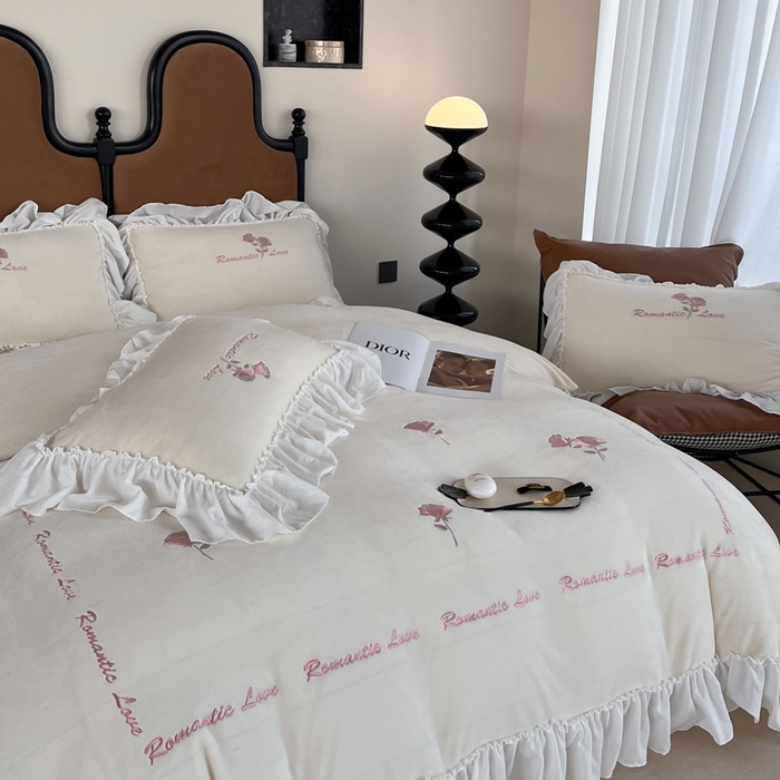 91家纺网 家纺一手货源 找家纺 凯美家居 2024新款法式牛奶绒刺绣四件套-欧雅 欧雅-奶白粉玫瑰