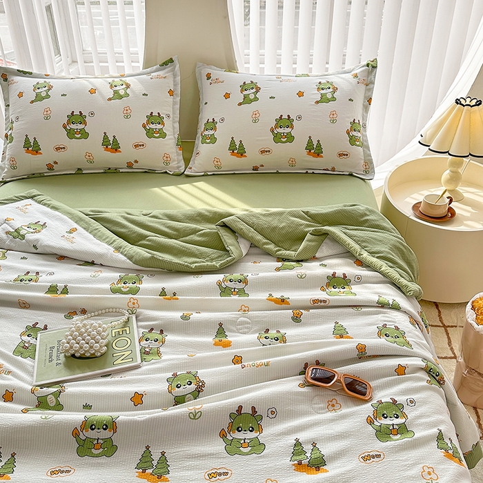 91家纺网 家纺一手货源 找家纺 81号家纺 2024新款1泡泡纱印花夏被四件套 小恐龙