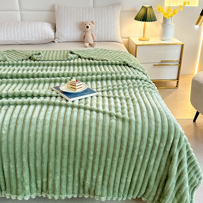 91家纺网 家纺一手货源 找家纺 芸锦豪 2024新款仿兔毛抽条毛毯-卷边款 绿色