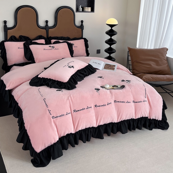 91家纺网 家纺一手货源 找家纺 凯美家居 2024新款法式牛奶绒刺绣四件套-欧雅 欧雅-粉玉