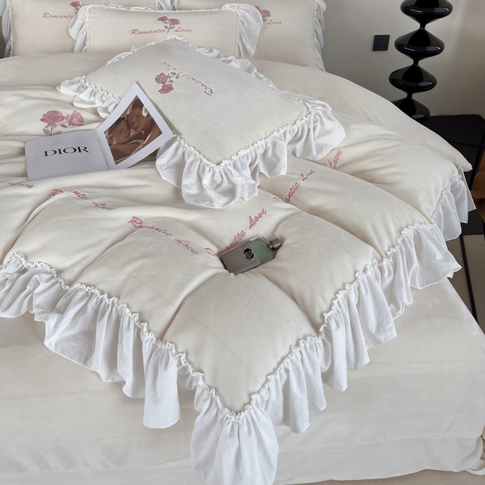 91家纺网 家纺一手货源 找家纺 凯美家居 2024新款法式牛奶绒刺绣四件套-欧雅 欧雅-奶白粉玫瑰