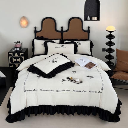 91家纺网 家纺一手货源 找家纺 凯美家居 2024新款法式牛奶绒刺绣四件套-欧雅 欧雅-奶白黑玫瑰