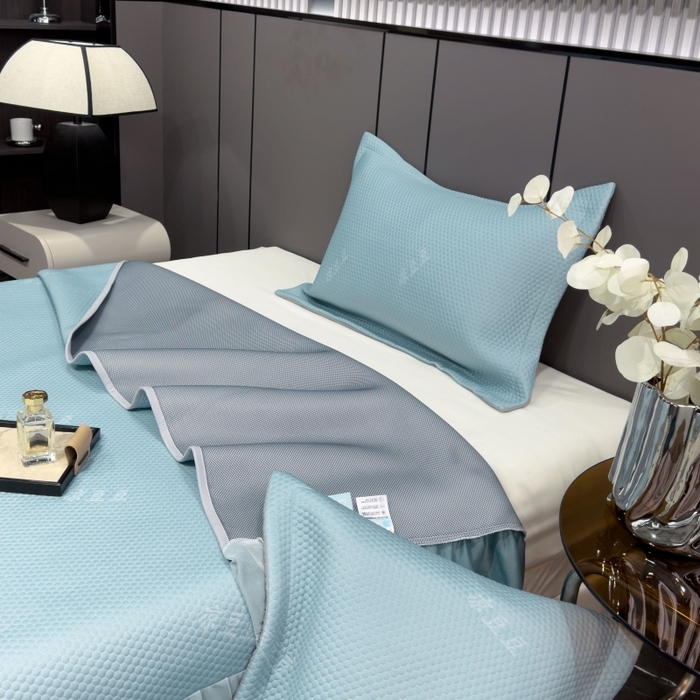 91家纺网 家纺一手货源 找家纺 81号家纺 2024新款冰感豆豆床裙款凉席 天空蓝