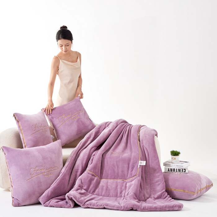 91家纺网 家纺一手货源 找家纺 照世家纺 2024新款牛奶绒轻奢抱枕被 香芋紫