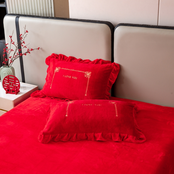 91家纺网 家纺一手货源 找家纺 银石 2024新款秋冬230克全消光牛奶绒大红四件套喜结良缘