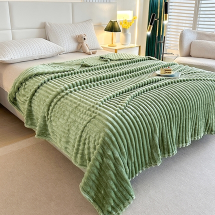 91家纺网 家纺一手货源 找家纺 芸锦豪 2024新款仿兔毛抽条毛毯-卷边款 绿色