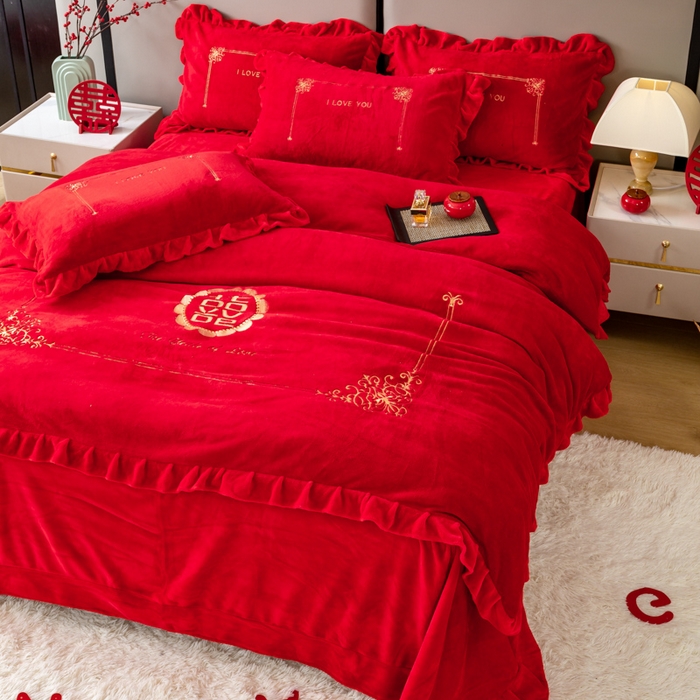 91家纺网 家纺一手货源 找家纺 银石 2024新款秋冬230克全消光牛奶绒大红四件套喜结良缘