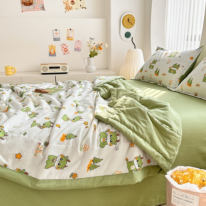 91家纺网 家纺一手货源 找家纺 81号家纺 2024新款1泡泡纱印花夏被四件套 小恐龙