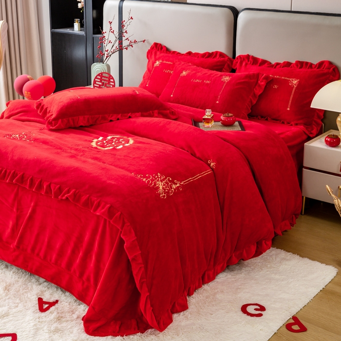 91家纺网 家纺一手货源 找家纺 银石 2024新款秋冬230克全消光牛奶绒大红四件套喜结良缘