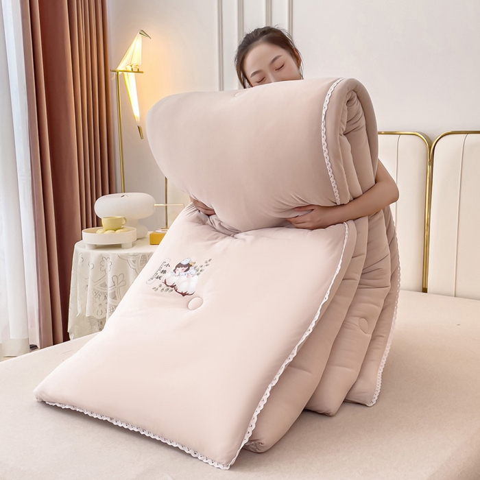 91家纺网 家纺一手货源 找家纺 81号家纺 2024新款针织棉花边烫花被冬被被芯 浅粉