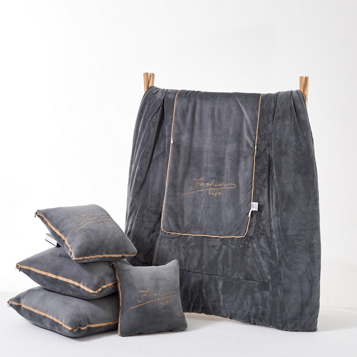 91家纺网 家纺一手货源 找家纺 照世家纺 2024新款牛奶绒轻奢抱枕被 深灰