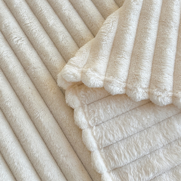 91家纺网 家纺一手货源 找家纺 芸锦豪 2024新款仿兔毛抽条毛毯-卷边款 白色
