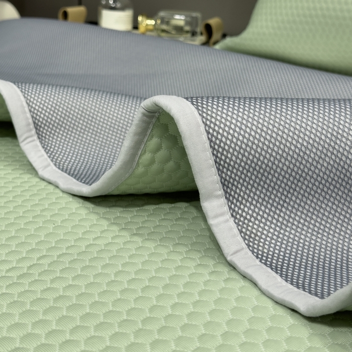 91家纺网 家纺一手货源 找家纺 81号家纺 2024新款冰感豆豆床裙款凉席 青草绿