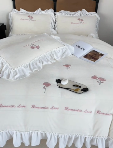 91家纺网 家纺一手货源 找家纺 凯美家居 2024新款法式牛奶绒刺绣四件套-欧雅 欧雅-奶白粉玫瑰