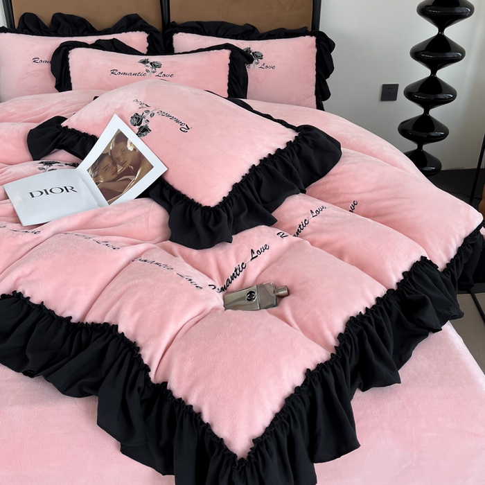 91家纺网 家纺一手货源 找家纺 凯美家居 2024新款法式牛奶绒刺绣四件套-欧雅 欧雅-粉玉