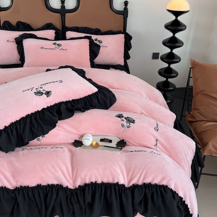 91家纺网 家纺一手货源 找家纺 凯美家居 2024新款法式牛奶绒刺绣四件套-欧雅 欧雅-粉玉