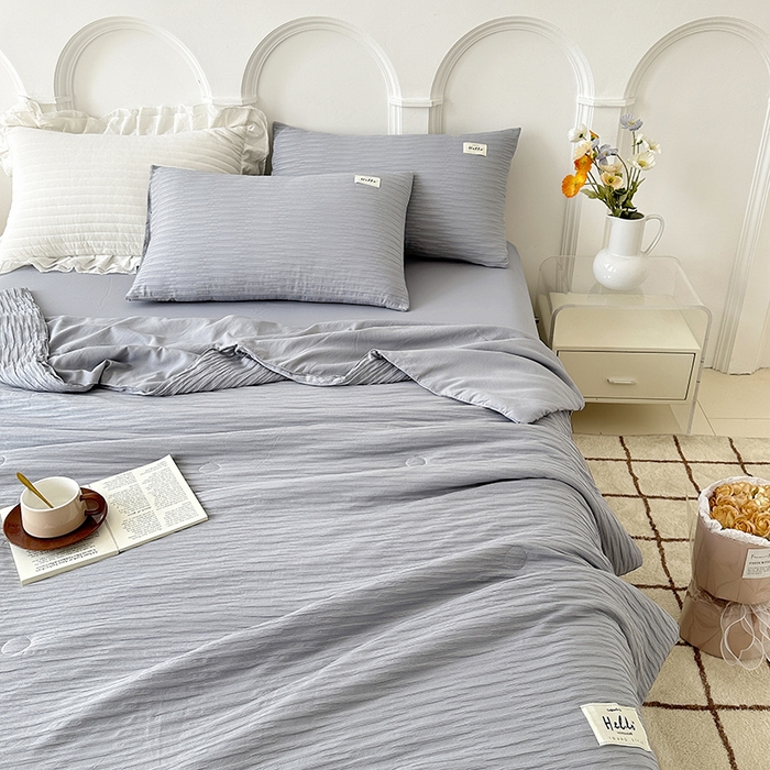 91家纺网 家纺一手货源 找家纺 81号家纺 2024新款亲肤纯色泡泡纱夏被四件套 高级灰