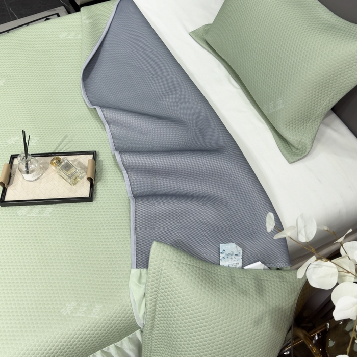 91家纺网 家纺一手货源 找家纺 81号家纺 2024新款冰感豆豆床裙款凉席 青草绿