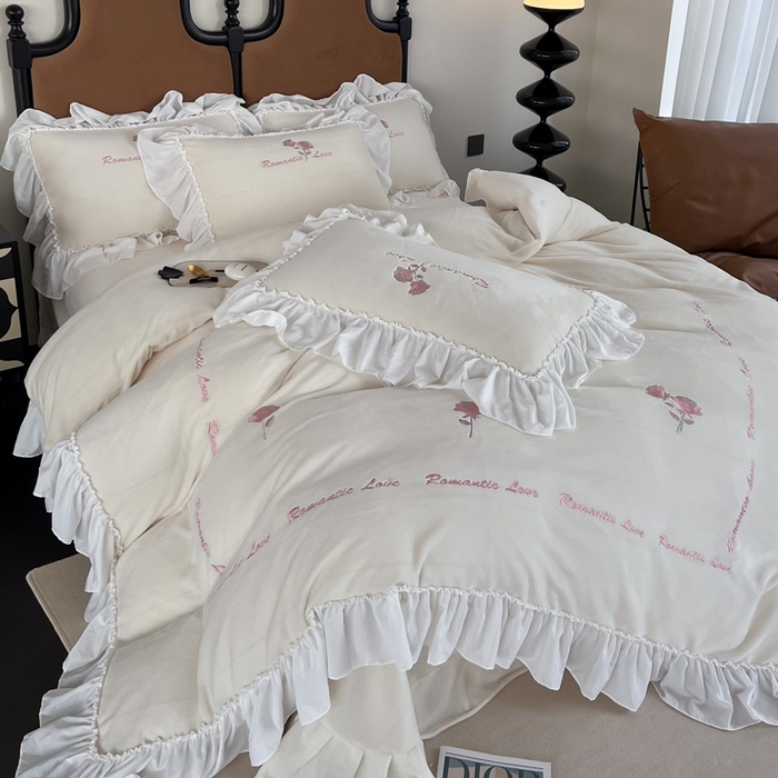 91家纺网 家纺一手货源 找家纺 凯美家居 2024新款法式牛奶绒刺绣四件套-欧雅 欧雅-奶白粉玫瑰