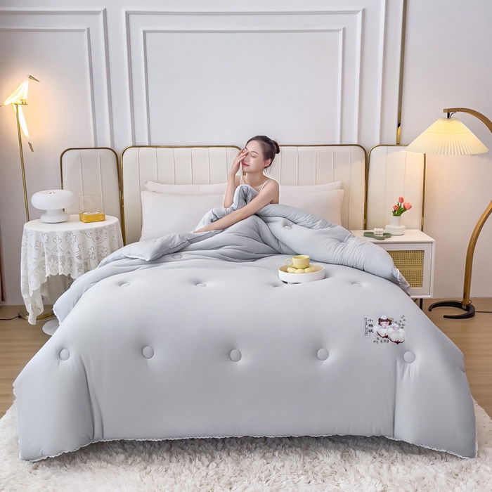 91家纺网 家纺一手货源 找家纺 81号家纺 2024新款针织棉花边烫花被冬被被芯 时尚灰