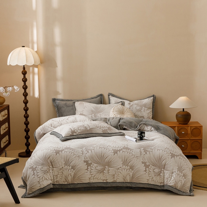 91家纺网 家纺一手货源 找家纺 2024新款牛奶绒染色雕花可拆洗冬被被子被芯 绽放