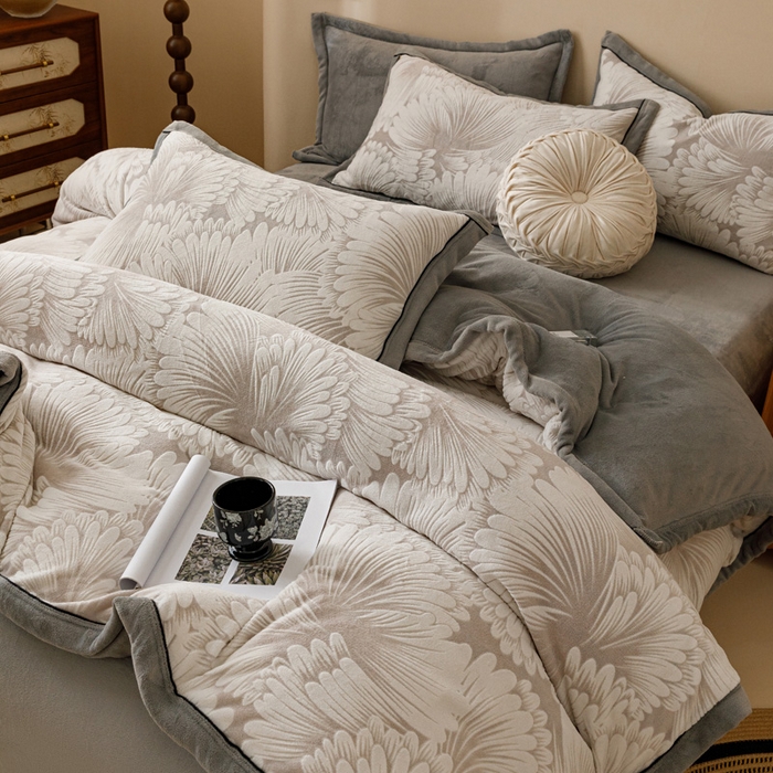 91家纺网 家纺一手货源 找家纺 2024新款牛奶绒染色雕花可拆洗冬被被子被芯 绽放