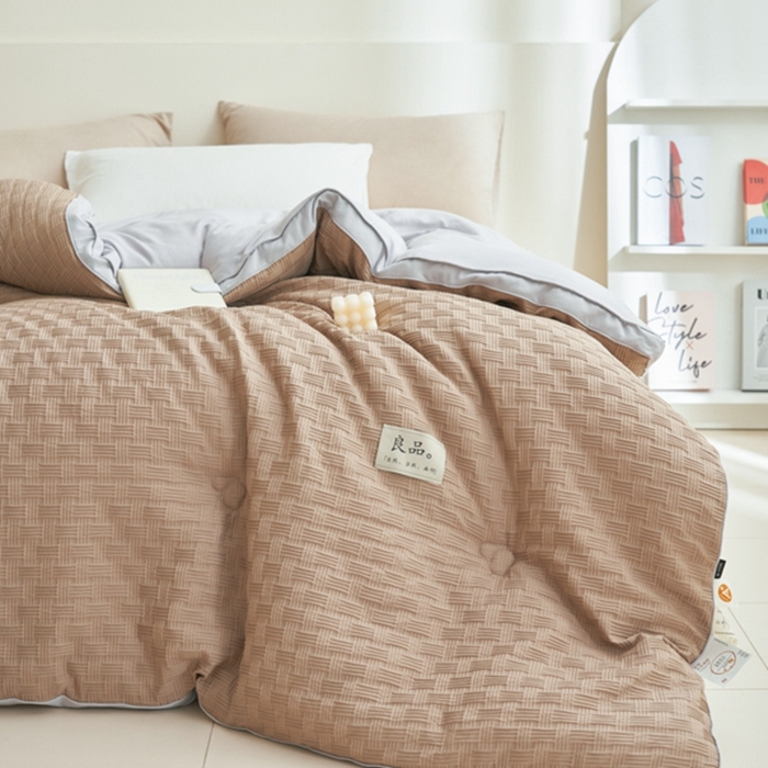 91家纺网 家纺一手货源 找家纺 2024新款b类针织良品格大豆纤维冬被被子被芯 良品格-驼+灰