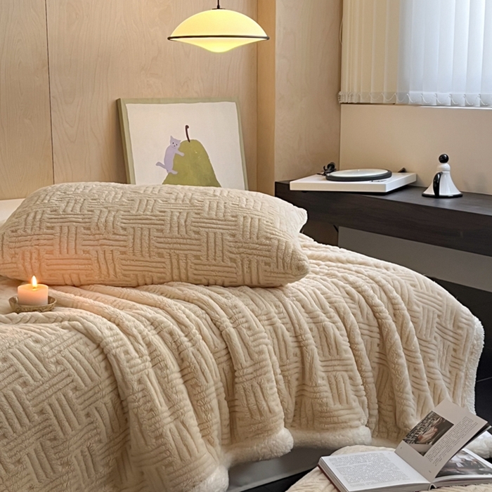 91家纺网 家纺一手货源 找家纺 欧邦 新款提花舒棉绒羊羔绒毛毯（外贸供货） 暖米杏