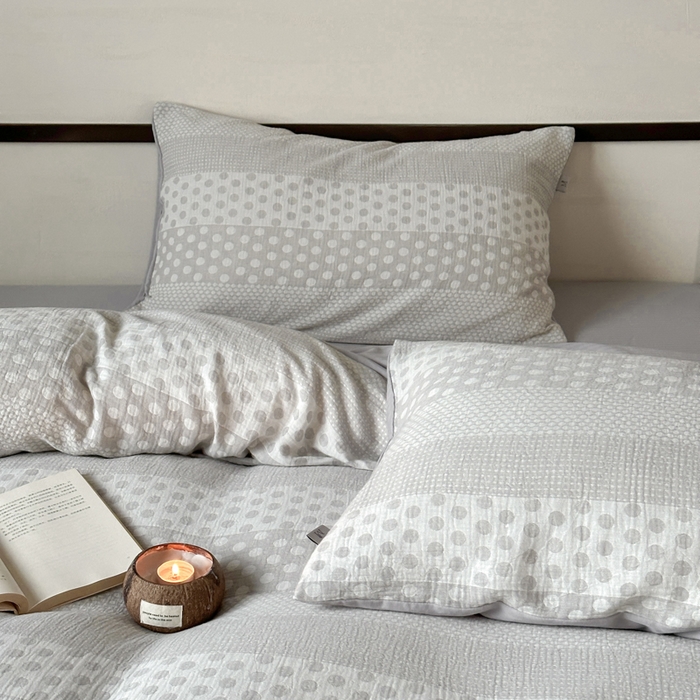 91家纺网 家纺一手货源 找家纺 玛奇朵 2024新品韩国A类色织简约双面波点提花双层皱皱纱-波尔卡舞曲 波尔卡舞曲-灰