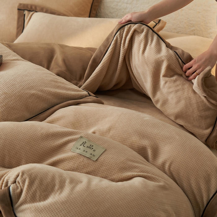 91家纺网 家纺一手货源 找家纺 2024新款牛奶绒华夫格可拆洗冬被被子被芯 华夫格可拆洗-驼色