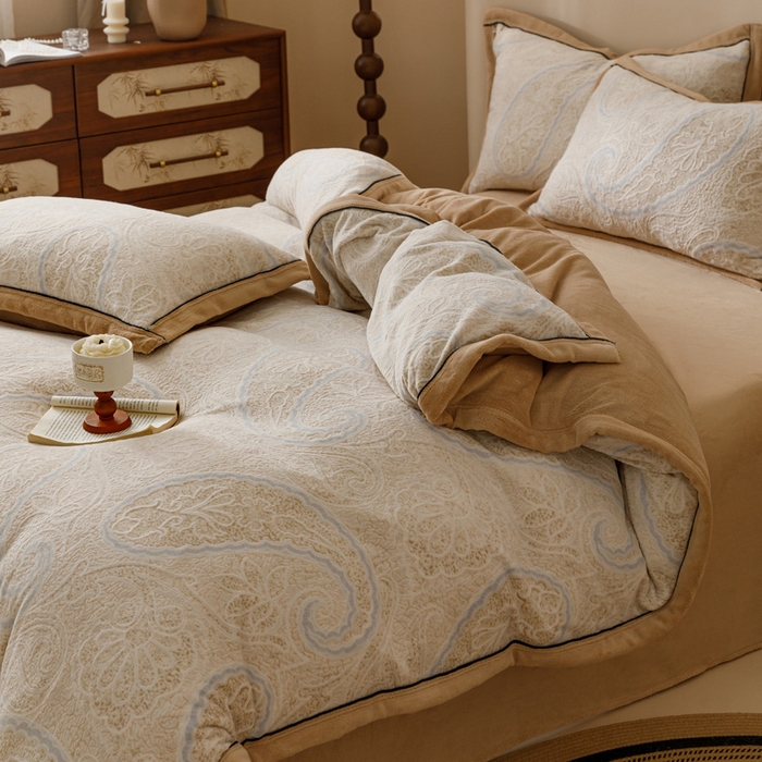 91家纺网 家纺一手货源 找家纺 2024新款牛奶绒染色雕花可拆洗冬被被子被芯 凤尾花