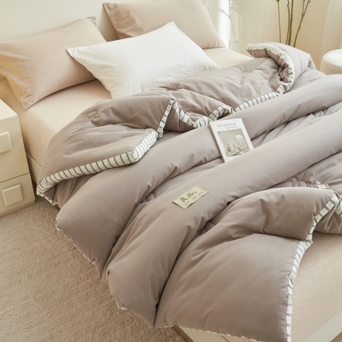 91家纺网 家纺一手货源 找家纺 2024新款b类简约条纹立体大豆纤维冬被被子被芯 条纹立体-浅灰