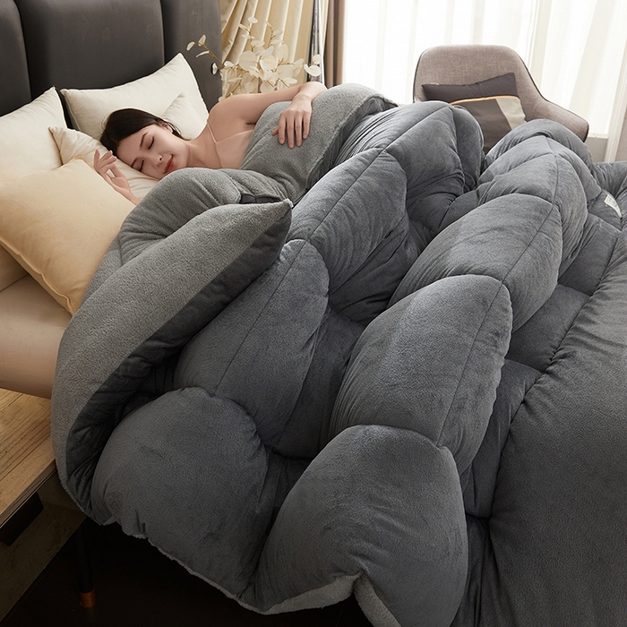 91家纺网 家纺一手货源 找家纺 梦恬佳 2024新款牛奶绒羊羔绒冬被被子被芯 纯灰色