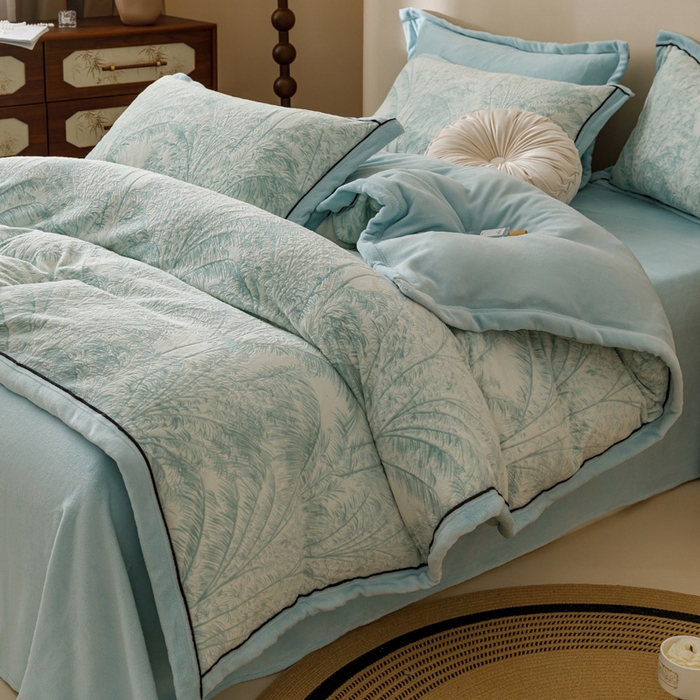 91家纺网 家纺一手货源 找家纺 2024新款牛奶绒染色雕花可拆洗冬被被子被芯 丛林暖意