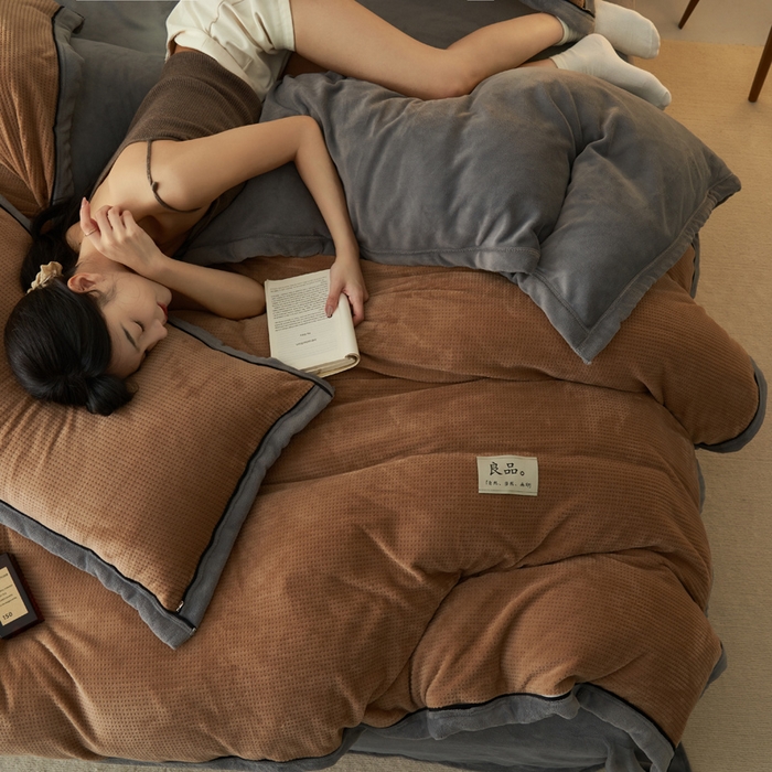 91家纺网 家纺一手货源 找家纺 2024新款牛奶绒华夫格可拆洗冬被被子被芯 华夫格可拆洗-奶咖