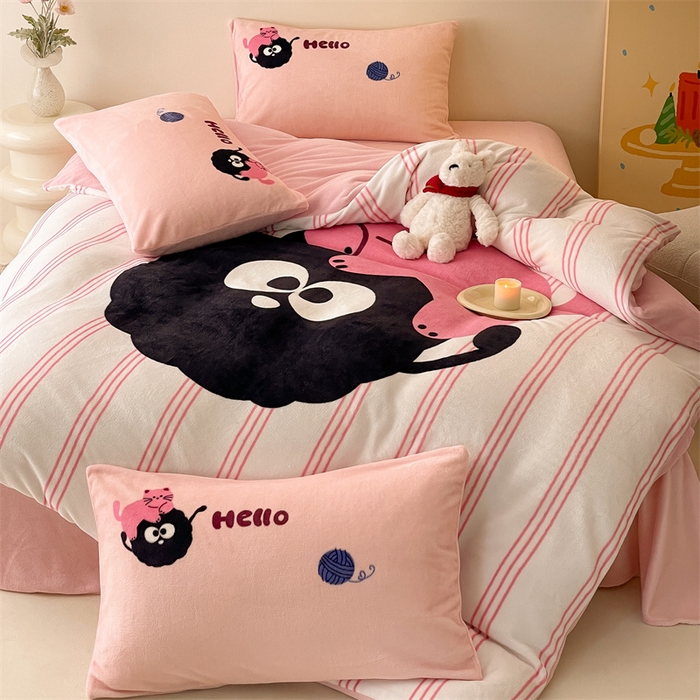 91家纺网 家纺一手货源 找家纺 星座家纺 2025新款大版卡通牛奶绒四件套 煤球小猫